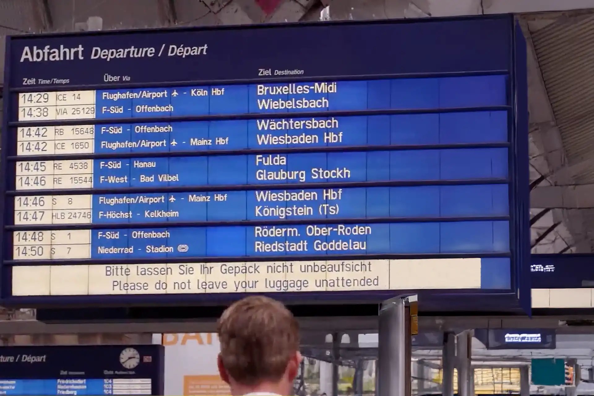 Rail-Passenger-Experience-Stationary-Displays